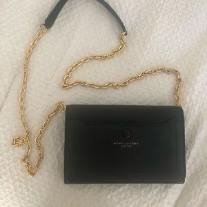 MARC JACOBS CROSS BODY. barely used